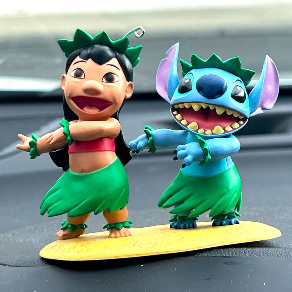 🌲Hallmark Keepsake 2023 Ornament of Disney Lilo & Stich